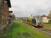 Burgenlandbahn 672 910 + 672 902 als RB 34873 nach Naumburg Ost, am 01.05.2013 bei der Ausfahrt in Ro�leben. Dies war ein durch die IG Unstrutbahn e.V. bestellter Zug, der als RB von Wangen bis nach Ro�leben verl�ngert wurde.
