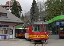 TPC/BVB: Am 4. Mai 2013 war der dreiteilige BVB-BDeh 4/4 82-Pendel (1976) noch mit altem Anstrich auf der Strecke Bex-Villars sur Ollon im planmässigen Einsatz zu erleben. Die Aufnahme ist in Villars sur Ollon kurz vor der Abfahrt nach Bex entstanden.
Foto: Walter Ruetsch   