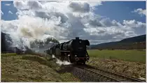 Bei der Plandampfveranstaltung  85 Jahre Baureihe 44  fahren die beiden Dampfloks 44 2546 & 44 1486 mit einem G�terzug von Meiningen nach Marksuhl.   
Wasungen 13.4.2013
