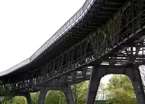 Das gewaltige Viadukt der sogenannten Waldd�rferbahn hinter dem Bahnhof  Barmbek . 5.5.2013