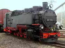 Zur Zeit nicht im Einsatz ist die 99 1790 von der Wei�ritztalbahn , sie stand am 2.5.13 im Bahnhof Freital.