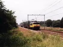 1636 mit einem G�terzug zwischen Utrecht und Arnhem bei Ginkel am 26-8-1998. Bild und scan: Date Jan de Vries.