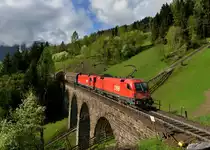 1116 149 + 1216 022 mit einem G�terzug am 04.05.2013 am Pyrkersh�he-Viadukt bei Bad Hofgastein.
