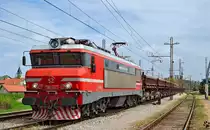 S� 363-011 zieht G�terzug durch Pragersko Richtung S�den. /3.5.2013