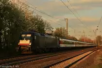 ES 64 U2 - 070 mit dem EC 6 in D�sseldorf-Oberbilk am 25.04.13.