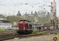 V 100 2299 mit 212 376-8 am 28.04.2013 in Wuppertal Steinbeck.