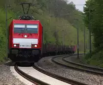Leere Wagen braucht das Brammenlager der Saarstahl AG in V�lklingen.
E 186 339-8 bringt Nachschub aus Richtung Saarbr�cken, hier bei Luisenthal.
07.05.2013 - Bahnstrecke 3230 Saarbr�cken-Karthaus