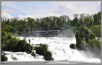 Ein GTW 2/8 der Thurbo als S33 auf der Rheinfallbr�cke. Nach 60 Jahren habe ich es endlich auf den Aussichtsfelsen in der Strommitte geschafft, ein eindr�ckliches Erlebnis bei diesem Wasserstand. (07.05.2013)