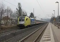 Der IC 2082 nach Norden wurde am 29.03.2013 von 182 525 (ES 64 U2-025) bespannt. Aufgenommen in Wehretal-Reichensachsen.