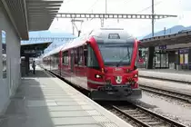 Da die seitliche Fahrzeugnummer des zu �bernehmenden Zuges durch den Lokf�hrer schlecht sichtbar war,werden bei allen ALLEGRA-Z�gen(3- und 4-teilig)seit kurzem laufend zus�tzliche Front-Fahrzeugnummern direkt unter dem F�hrerstand
Frontfenster angebracht.Landquart 04.05.13
