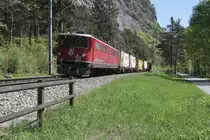 Kurzer G�terzug nach Landquart zwischen Gr�sch und Malans.Ganda 08.05.13 

