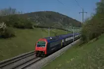 Re 450 017-9 f�hrt am 24.04.2013 mit einer S 5 von Eglisau Richtung Glattfelden.