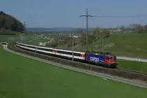 Re 421 394-8 zieht am 24.04.2013 den IC 185 von Eglisau Richtung Glattfelden.