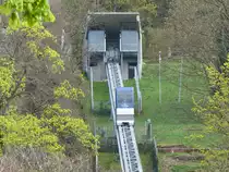 Die einzige Kabine der Schlossbergbahn in Freiburg �berwindet die 73 H�henmeter innerhalb von 3 Minuten. 18.4.2013, Freiburg