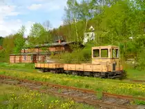 Dieser KL der DR steht noch im stillgelegten Bahnhof Ziegenr�ck, gesehen am 09.05.13.