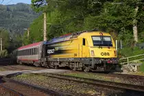1216 210 f�hrt am 9.05.2013 mit EC278 in den Bahnhof Breitenstein ein.