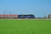 Die f�r die Aktion  Licht ins Dunkel  werbende 1116.126 bei der Durchfahrt bei �bersee am 25.04.13.