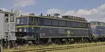05.05.2013 Wittenberge ; die DP 55 der WAB (ex DR-242er, Bj.1972, VEB LEW Hennigsdorf) abgestellt zwischen einer Schwester und einer DB 221 am Historischen Lokschuppen. Mit diesem �u�eren geh�rte sie einst dem Reiseb�ro der Mittel-Thurgau-Bahn in der Schweiz