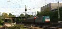 Die Cobra 2826 kommt aus Richtung K�ln,Aachen-Hbf mit einem Kurzen Papierzug aus K�ln-Gremberg nach Zeebrugge(B) und f�hrt in Aachen-West ein in der Abendsonne am 8.5.2013.