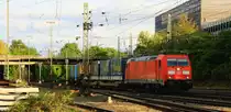 185 214-4 DB kommt aus Richtung K�ln,Aachen-Hbf mit einem langen KLV-Zug aus Verona(I) nach Antwerpen-Combinant(B) und f�hrt in Aachen-West ein in der Abendsonne am 8.5.2013.