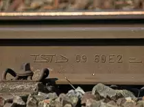 Walzzeichen der August Thyssen-H�tte in Bruckhausen, gesehen am 27.03.2013 an der KBS 480 bei Aachen.