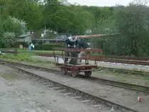 Eine Draisine wurde,am 10.Mai 2013,f�r das einen Tag sp�ter statt findene Bahnhofsfest in Putbus,schon mal  warm  gefahren.