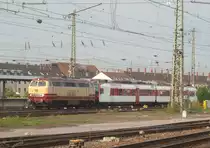 217 001 am 1.Mai 2009 durchf�hrt den Karlsruher Hauptbahnhof Richtung Schweiz.