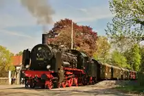 38 2267 mit Sonderzug auf der Ruhrtalbahn, am Bahn�bergang, kurz vor Herbede am 05.05.13.