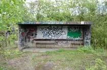 Die w�rttembergische Schwarzwaldbahn am 11. Mai 2013 am Haltepunkt Ostelsheim.