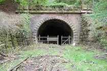 Die w�rttembergische Schwarzwaldbahn am 11. Mai 2013 bei Althengstett am Tunneleingang.