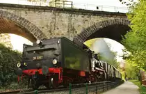 38 2267 mit Sonderzug auf der Ruhrtalbahn unter dem Wittener Br�ckenviadukt am 05.05.13.