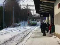 Das kommt davon, wenn man kein Finnisch kann - und der Zug aus der anderen Richtung als erwartet kommt, da steht man am falschen Bahnsteigende.

Kuopio, Finnland, 08.3.13 