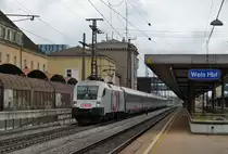 1116 264 hat sich gerade mit dem OIC 865 in Wels in Bewegung gesetzt
um die Reise nach Wien fortzusetzen.(11.05.2013)