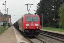 Am 02.05.2013 kam auch die zweit h�chste 185 von DB Schenker durch Kenzingen. 185 398-5 mit einem Kesselwagenganzzug bei der Durchfahrt und passiert gleich die Baustelle.
