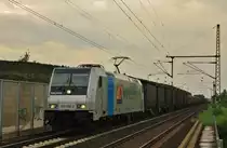 185 696-2  Novelis  mit G�terzug in Neuss-Allerheiligen am 08.05.13.