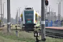 KOSTRZYN nad Odrą (Woiwodschaft Lebus/Kreis Gorzów), 26.04.2013, SA133-003 als Regionalzug in Richtung Krzyż bei der Ausfahrt aus dem Bahnhof Kostrzyn