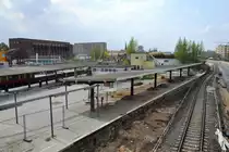 BERLIN, 26.04.2013, Blick auf den im Rahmen der Umbauarbeiten z.Z. nur eingeschränkt nutzbaren Bahnsteig D des Bahnhofs Ostkreuz