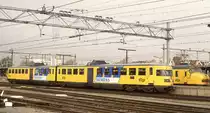 Am 31.10.1992steht in Zwolle der Dieseltriebwagen 173 um 10.27 Uhr abfahrbereit
nach Almelo. 