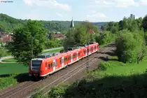 Mit gerade mal halbem Platzangebot verkehrte am 14.05.2013 der RE 19542 (Stuttgart-Karlsruhe). Normalerweise ist ein 425er Doppelgespann notwendig um der Nachfrage bei diesem Zug zwischen Pforzheim und Karlsruhe Herr zu werden. So fotografierte ich die beiden bis auf den letzten Stehplatz gef�llten 426 013 und 426 011 an einer neuen freigeschnittenen Fotostelle bei Bilfingen.