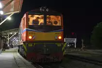 ALS 4153 (Co'Co', de, Alsthom, Bj.1974) am 16.Mai 2013 mit dem EXP 86 (Nakhon Si Thammarat - Bangkok) und 60 min. Verspaetung im Bf. Surat Thani.