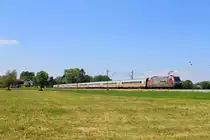 101 110  Eintracht Frankfurt  mit dem EC 114 von Klagenfurt nach Dortmund bei �bersee. Aufgenommen am 18. Mai 2013.