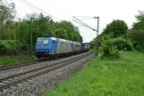 185 536-0 mit einem KLV-Zug am 09.05.13 in der S�dkurve vor dem Bahnhof und gleichnamigen Ort Schallstadt.