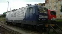 143 554-4 der RBH und MEG 605, zum Tag der offenen T�r in BW Halle P., 02.07.2011.