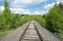 Die w�rttembergische Schwarzwaldbahn am 18. Mai 2013 an der Eisenbahnbr�cke kurz vor Weil der Stadt.