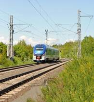 19.5.2013 14:38 ČD 844 005-9  RegioShark  als Personenzug (Os) aus Karlovy Vary nach Mari�nsk� L�zně in der N�he der Talsperre Jesenice zwischen der Haltestelle Stebnice und dem Bahnhof Lipov� u Chebu.