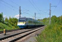 19.5.2013 14:53 ČD 681 003-0  Pendolino  als SuperCity (SC) aus Franti�kovy L�zně nach Bohum�n in der N�he der Talsperre Jesenice zwischen der Haltestelle Stebnice und dem Bahnhof Lipov� u Chebu.