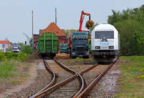W�hrend die Holzverladung in vollen G�ngen ist, hat die Ola Ausfahrt  in Richtung Ueckerm�nde. - Torgelow den 17.05.2013
