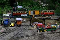 Zufrieden schaut  Willy Jespersen auf das bunte Treiben, seine Sonderfahrten werden gut angenommen und der Getr�nkeverkauf floriert. 20.05.2013  gegen 11:19 Uhr