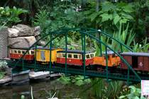 Auch am  heutigem  Pfingstmontag , dem M�hlentag, finden noch Sonderfahrten �ber die
neuer�ffnete Grundbr�ck statt. F�r Radler und Reiter wurde ein gelber G-Wagen eingestellt.20.03.13  11:34 Uhr