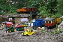 Vorbild und Modell einer Diesellok im Ma�stab 1:5 , es d�rfte sich um eine  V 60 handeln ,sind auf dem Festgel�nde zum M�hlentag ausgestellt.  20.05.2013 gegen 11:42 Uhr.